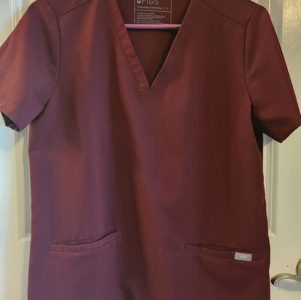 Figs Casma 3 pocket top small and Zamora jogger medium in burgundy